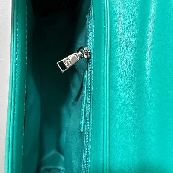 Badgley Mischika Letter Lock Crossbody with Pearls. NWT - Picture 4 of 7